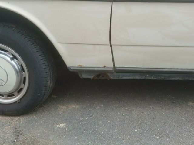 1982 mercedes 240d 206,000 miles rust-free
