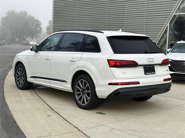 2023 audi q7 45 premium plus