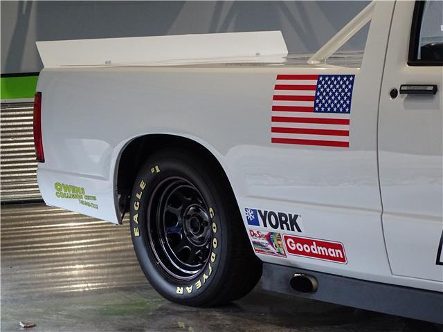1990 chevrolet s-10 0 white truck 350 v8 automatic