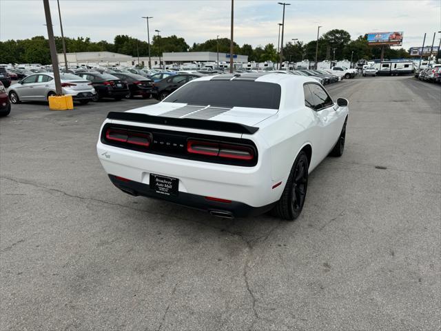 2018 dodge challenger sxt