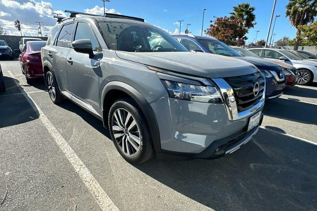 2022 nissan pathfinder platinum