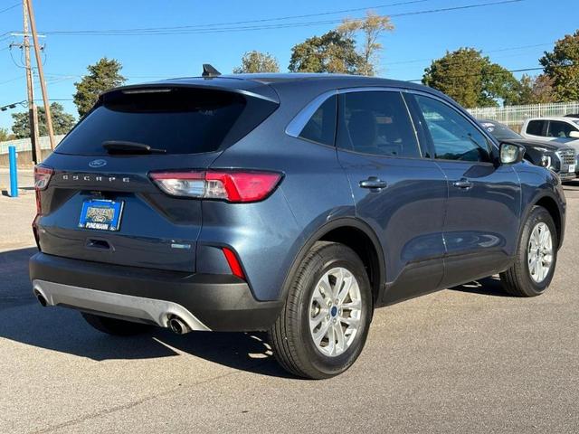 2020 ford escape se