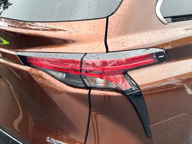 2023 toyota sienna limited 7-passenger