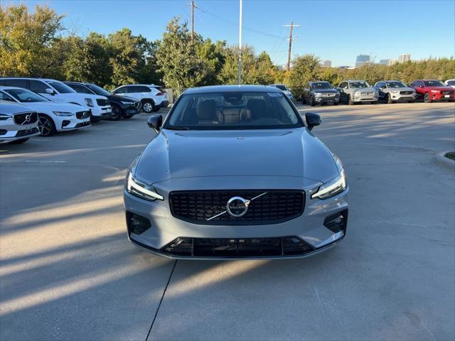 2024 volvo s60 b5 plus dark theme