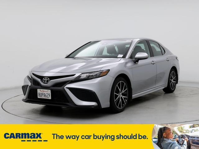 2021 toyota camry se