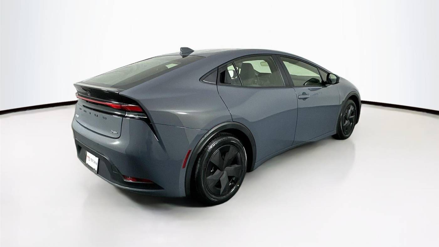 2023 toyota prius le