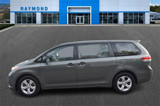 2013 toyota sienna le