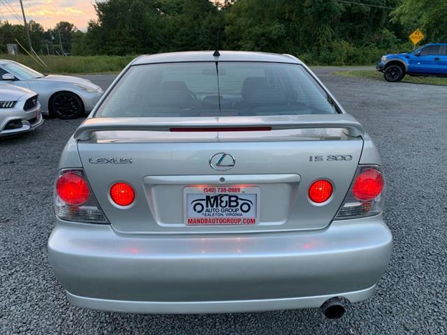 2001 lexus is 300 base