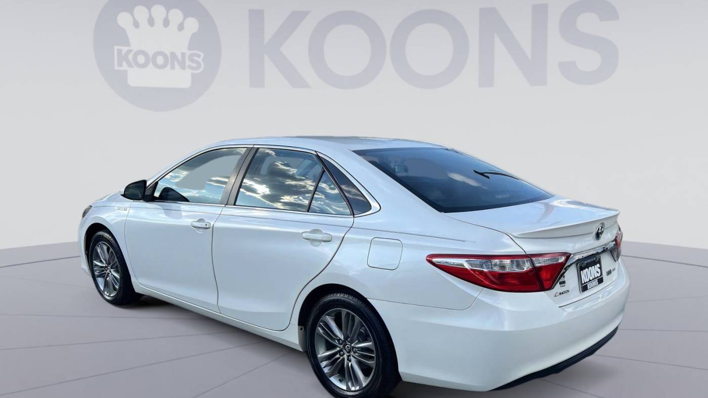 2016 toyota camry hybrid se