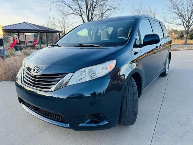 2012 toyota sienna le