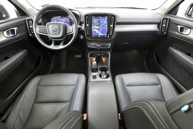 2024 volvo xc40 b5 core bright theme