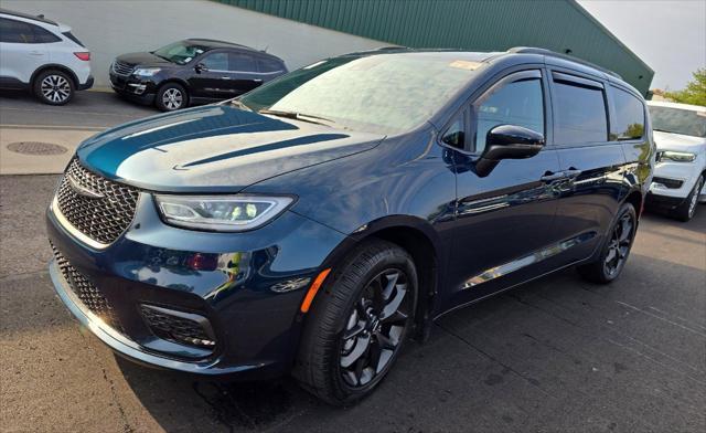 2023 chrysler pacifica touring l