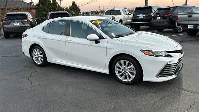 2023 toyota camry le