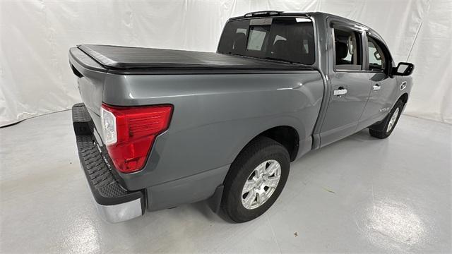 2017 nissan titan sv
