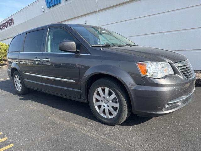 2016 chrysler town & country touring