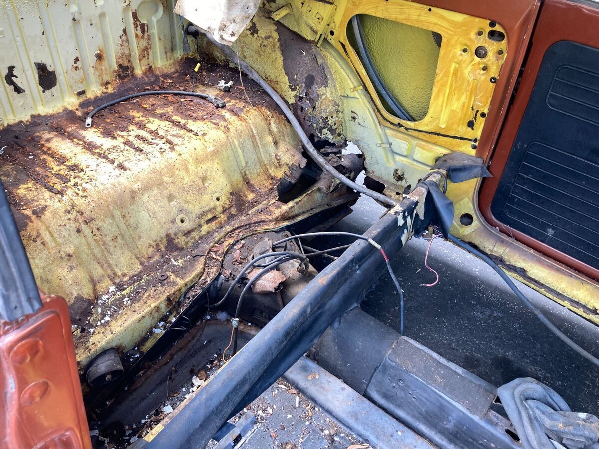 1971 volkswagen karmann convertible for parts or restore, mostly complete
