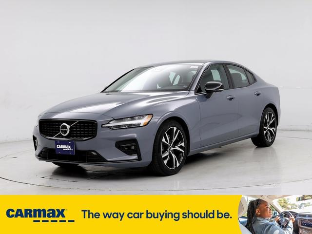 2024 volvo s60 b5 plus dark theme