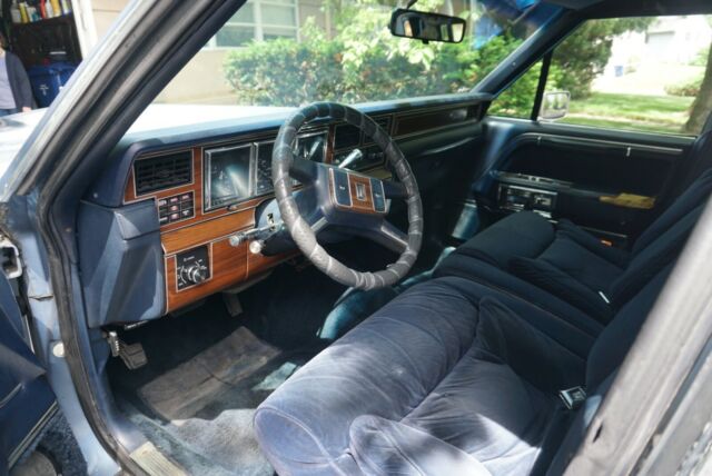 1988 signature series lincoln town car used in taylor swift photoshoot!