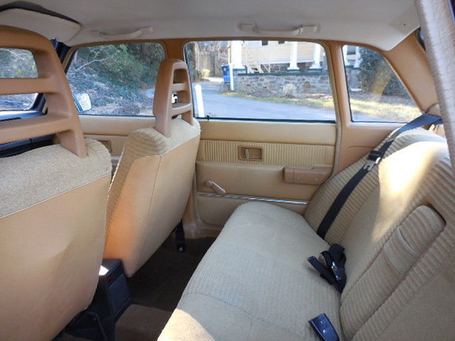 volvo 244dl 1980 4 door garage kept car. only 68,000 original miles. runs great!