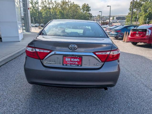 2016 toyota camry le