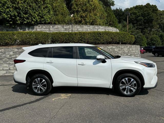 2023 toyota highlander xle