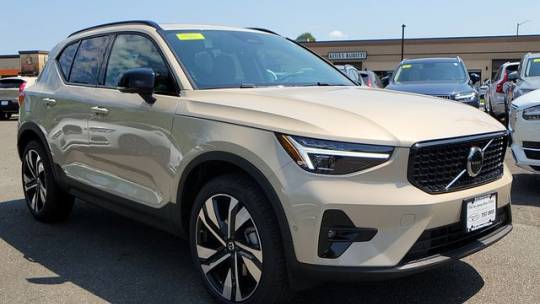 2025 Volvo XC40