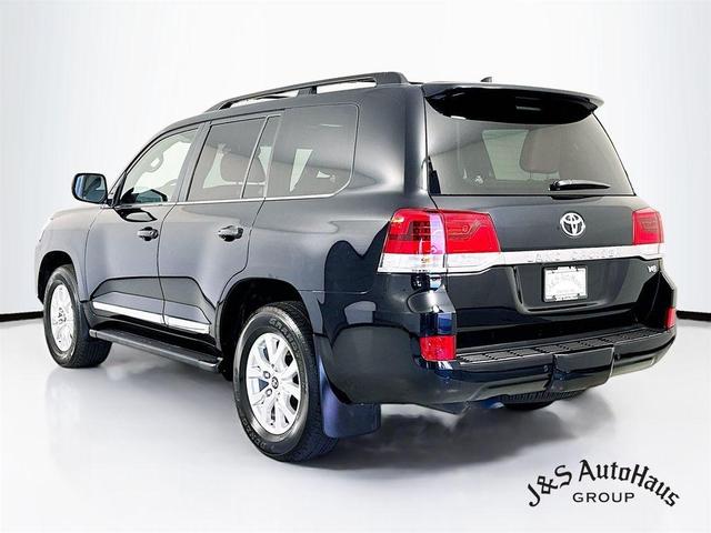 2021 toyota land cruiser base