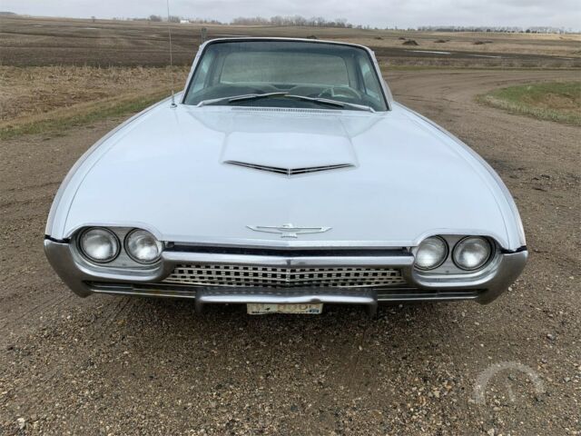 390/300hp v8 automatic 2 door hardtop coupe white/red nice paint straight body