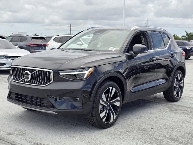 2025 volvo xc40 b5 ultra bright theme
