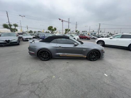 2022 ford mustang