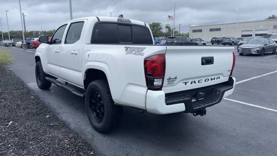2023 Toyota Tacoma sr v6