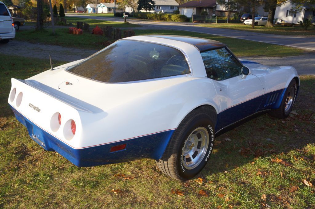 1982 chevrolet corvette base coupe 2-door 5.7l