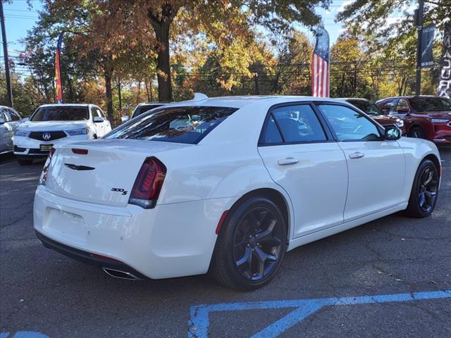 2022 chrysler 300 s