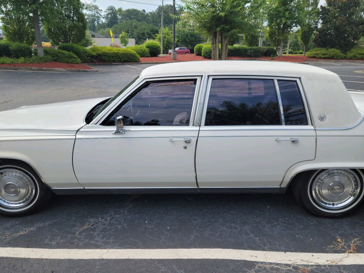 1986 cadillac fleetwood sedan white rwd automatic brougham