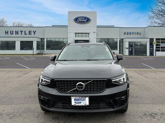 2024 volvo xc40 b5 plus dark theme