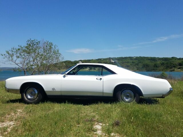 buick riviera 1966 survivor. original owner had her untill 2014. 2 owner car