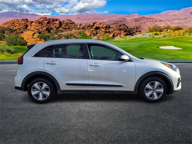 2021 kia niro lx