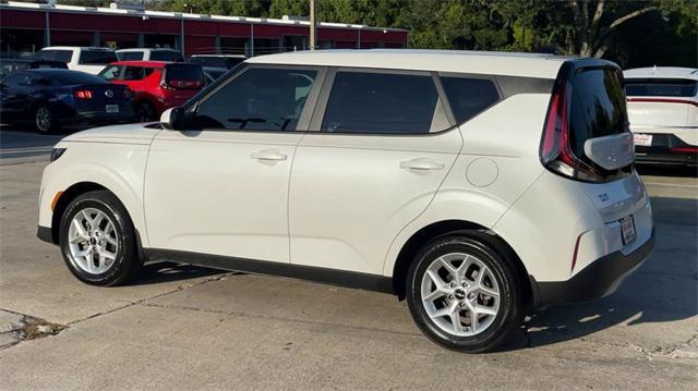2023 kia soul lx