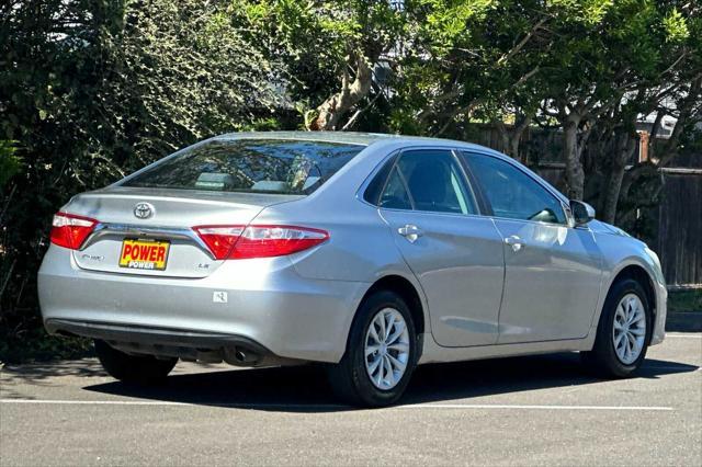 2016 toyota camry le