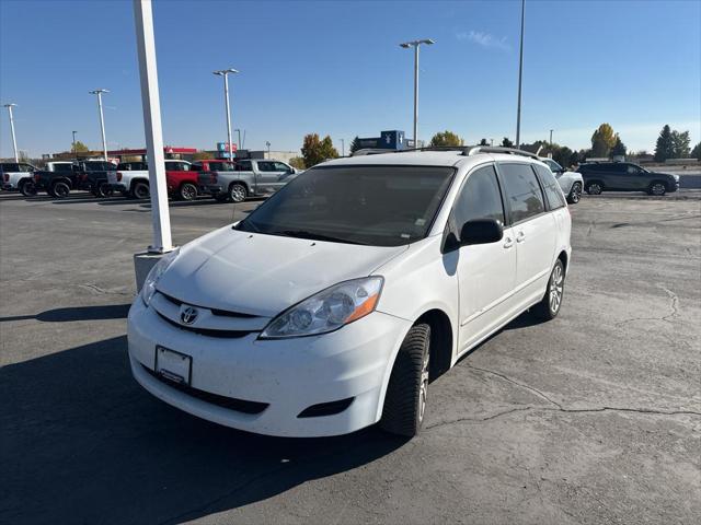 2010 toyota sienna le