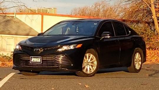 2020 toyota camry le