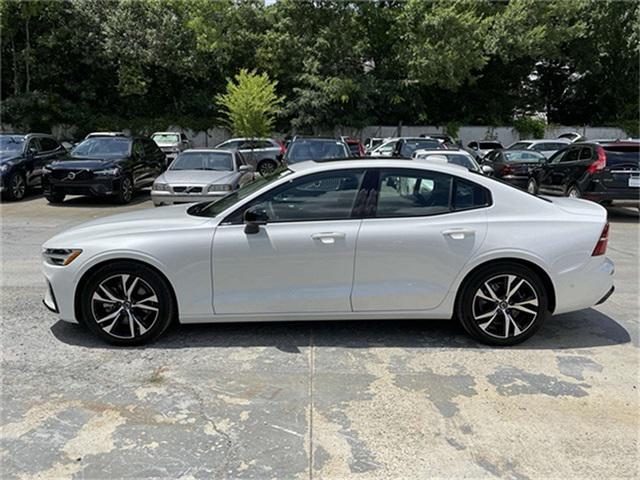 2024 volvo s60 b5 plus dark theme
