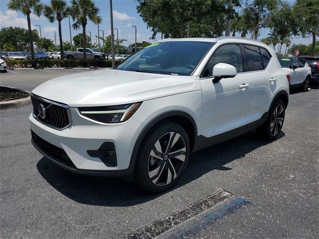 2023 volvo xc40 b5 plus bright theme