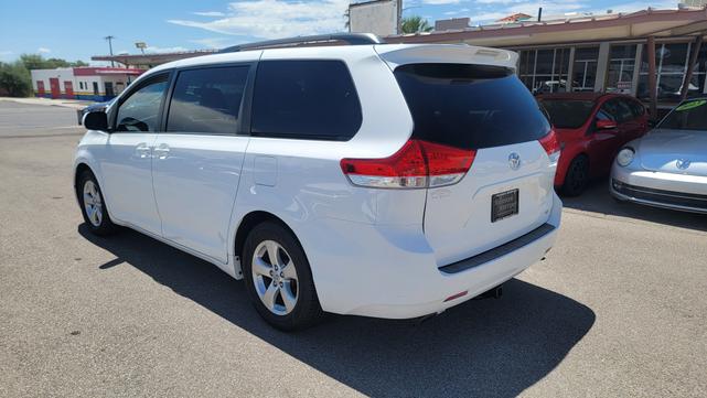 2014 toyota sienna le