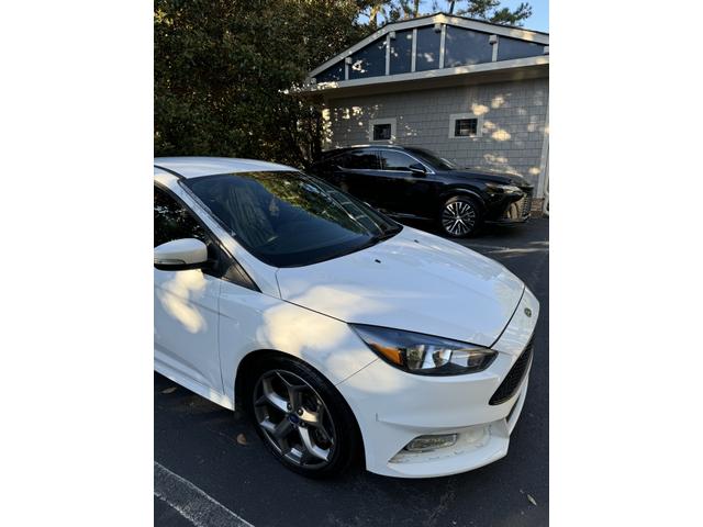 2016 ford focus st base