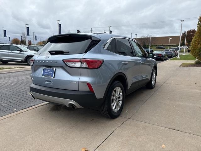 2022 ford escape se