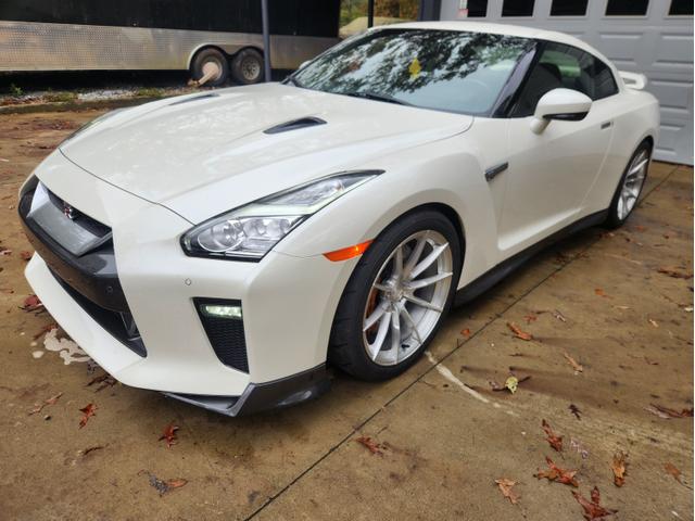 2023 nissan gt-r premium