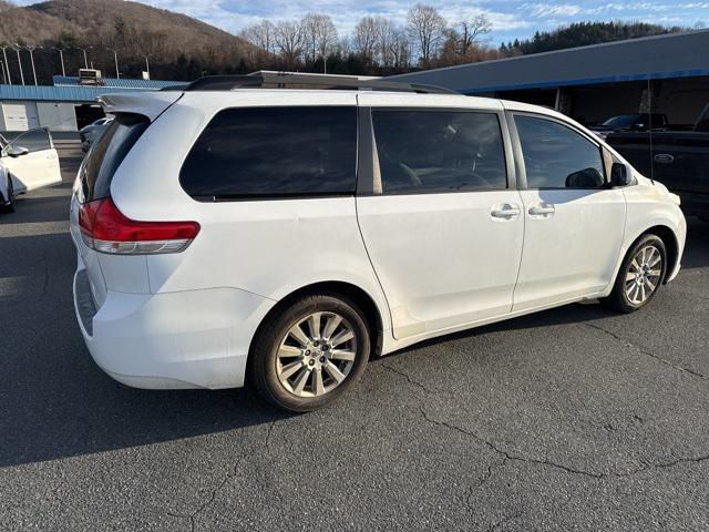 2011 toyota sienna le