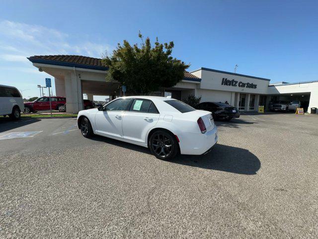 2022 chrysler 300 touring
