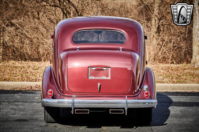 1936 pontiac deluxe six 4 door